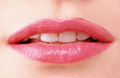 口干唇裂是什么原因引起的_单侧轻度唇裂得做几次手术