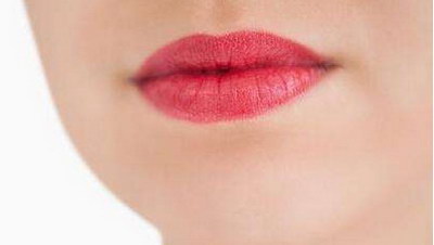 口腔上有红色的小点点_口腔舌苔臭是什么原因