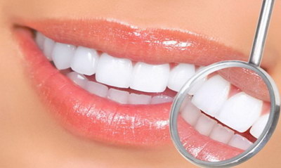 牙套摘完牙齿内壁贴铁丝_牙套是在牙齿中间打个洞吗
