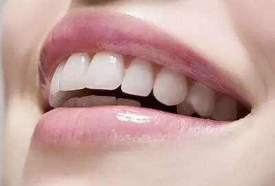 大牙最后面牙龈长了个小东西_大牙最后面牙龈肿痛怎么办