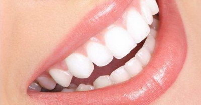 根管治疗牙齿带牙套后有药味_根管治疗的牙齿必须带牙套吗