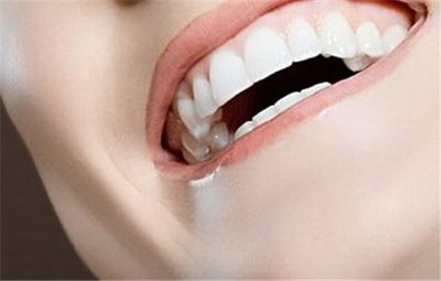 口臭还伴有牙龈出血是什么原因_口臭牙龈出血的原因和医治方法