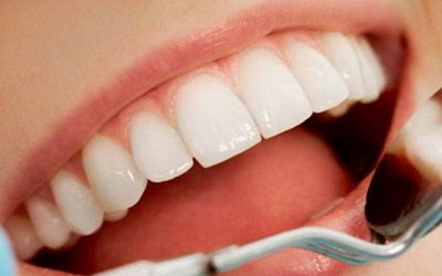 爱护牙齿有哪些简单的方法_平时吃些什么食物可以保护牙齿呢