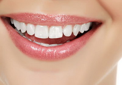 拔牙后白色物质脱落出现牙洞_拔牙后食物掉进牙洞怎么清理