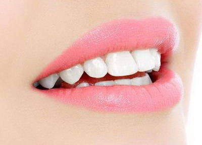 牙贴对牙齿有伤害吗_牙龈包不住牙齿是什么原因