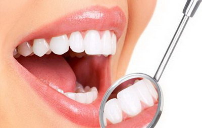 拔牙后种牙需要去几次医院_拔牙之后留下的坑直接种牙