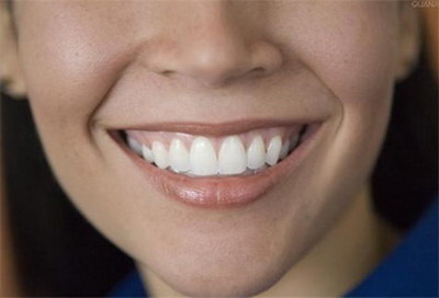 牙结石导致牙龈萎缩牙齿松动怎么治疗(什么是牙结石？)