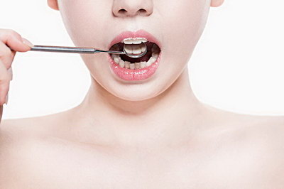 全口假牙有几种修复方法_刚装了假牙需要注意什么