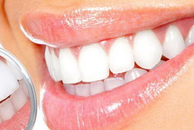 拔牙后伤口处有硬块怎么处理_拔牙干槽症是什么原因引起的