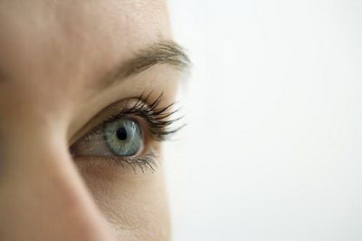 做完双眼皮怎么能更快的消肿呢