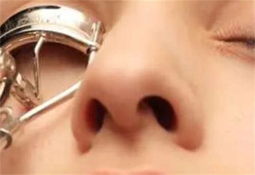 硅胶垫鼻子能保持多久,垫了鼻子有什么事不能做的-韩国垫鼻子多少钱
