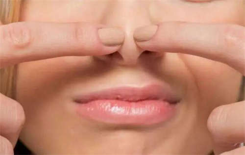 2023年巴中市南江县硅胶加耳软骨隆鼻比较出名的整形医生