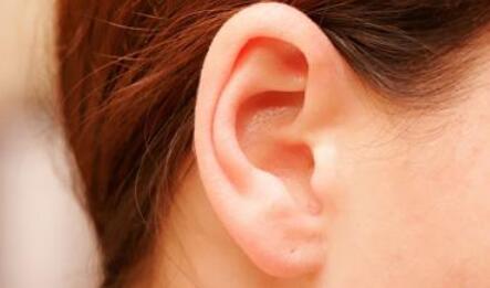 副耳属于畸形吗_副耳需要切除吗
