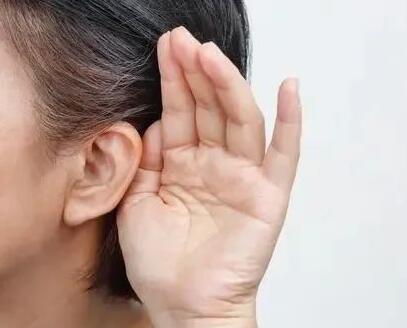 耳朵外面软骨肿痛_耳朵外面疼是什么原因造成的