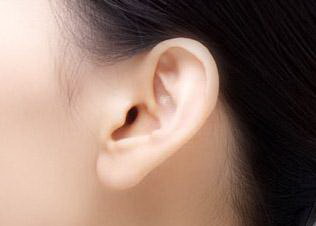 耳垂裂口是怎么回事啊