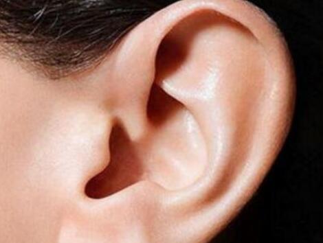 先天性耳朵聋如何治疗_先天性耳朵畸形的原因
