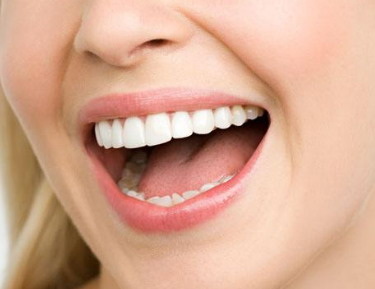根管治疗后假牙和牙龈间有黑缝