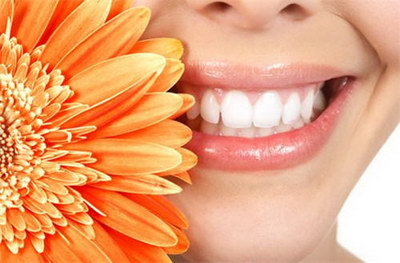 刷牙牙龈老出血的改善方法
