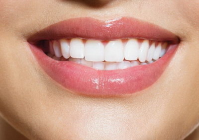 拔牙后牙床发白是什么情况_拔牙后牙床肿痛