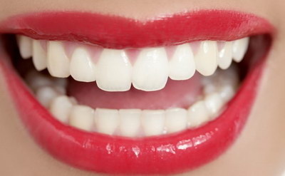 刷牙也牙齿敏感怎么解决_吃甜食牙齿出血什么原因