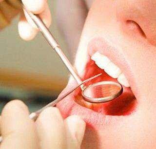 拔牙后干槽症是怎么引起的_拔牙后干槽症疼痛该怎么缓解