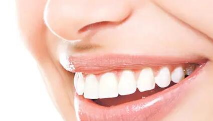 满口牙齿松动的原因_种植满口牙需要多少钱