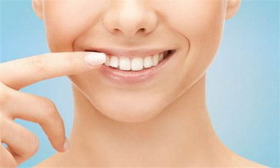 十几年的黄牙有什么方法变白_双氧水漂白可以让黄牙变白么