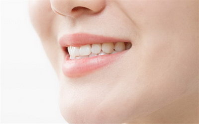 蛀牙会导致脸一边大一边小吗_蛀牙套牙套后牙齿酸软正常吗