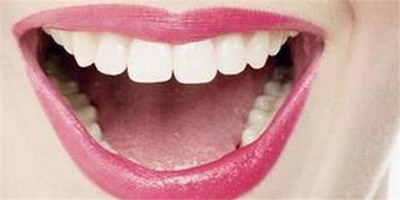 抽烟变黄的牙齿用什么牙膏_倒数第二个牙齿旁边有个牙洞