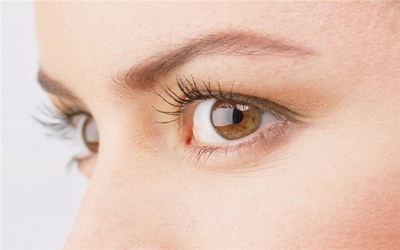 双眼皮手术适合人群有哪些_做完双眼皮手术可以抽烟吗