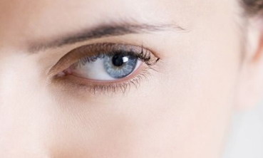 有黑眼圈是怎么治疗的是病吗(有黑眼圈是怎么治疗的？)